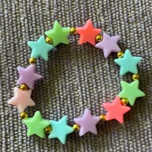 💗hi💗 This is a very cute star bracelet!